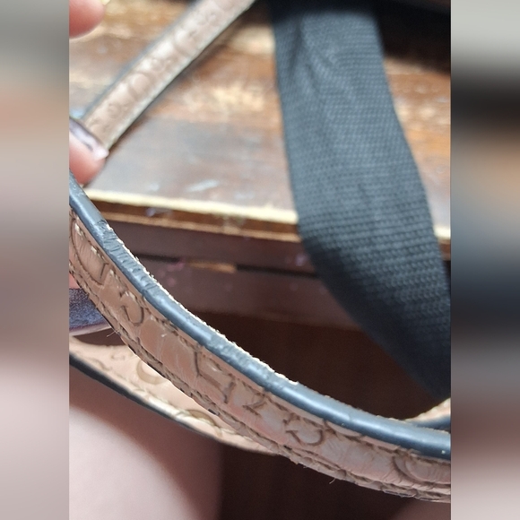 GUESS Tan Logo Tote Bag - Picture 4 of 7